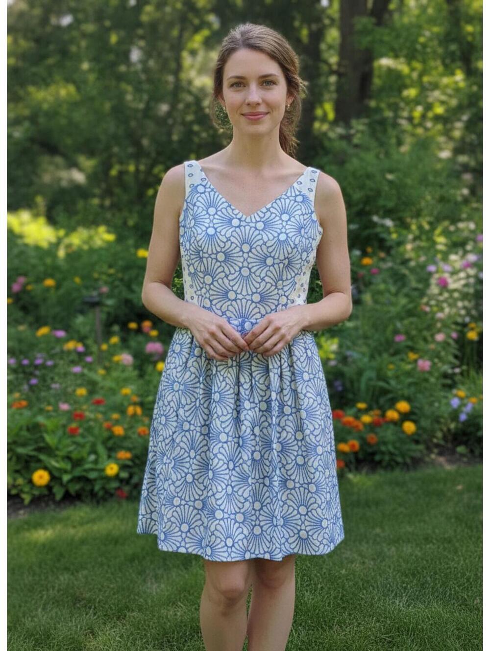 Antonio Melani Blue/White Embroidered Dress Special Occasion Wedding Size 4